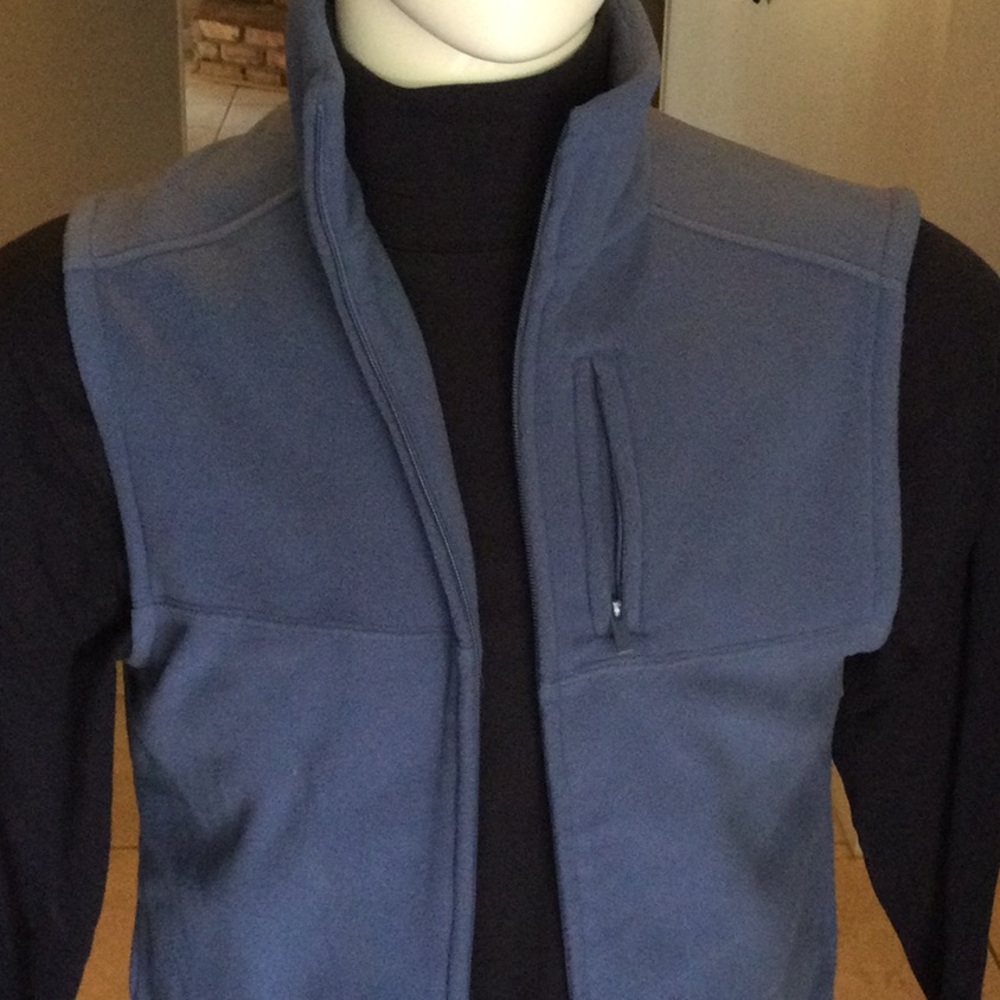 Round tree & Yorke cozy vest, size Medium
